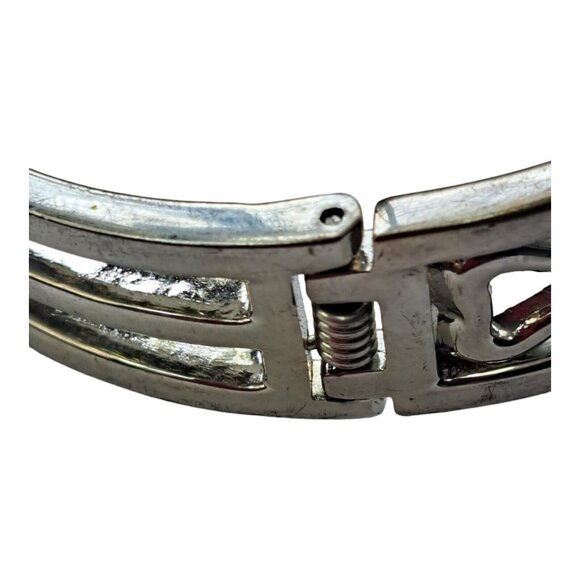 The Avenue Watch Silver Tone Quartz Analog Ladies Clasp Bracelet Rhinestone Read - Picture 4 of 11